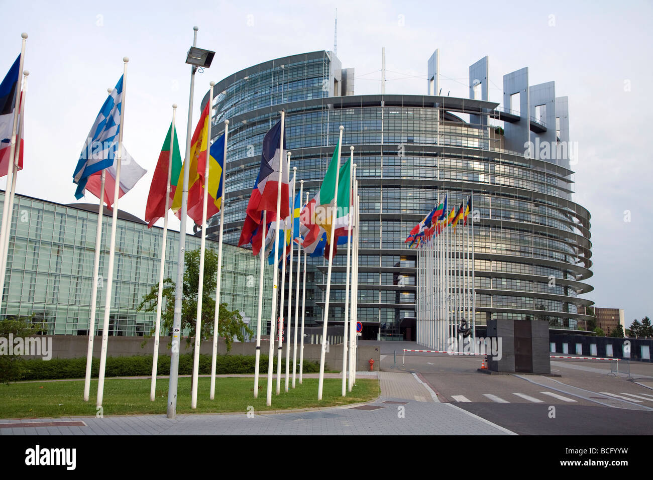 здание совета европейского союза в брюсселе. брюссель оон штаб. европейский парламент страсбург. брюссель парламент евросоюза здание. штаб квартира европейского союза.