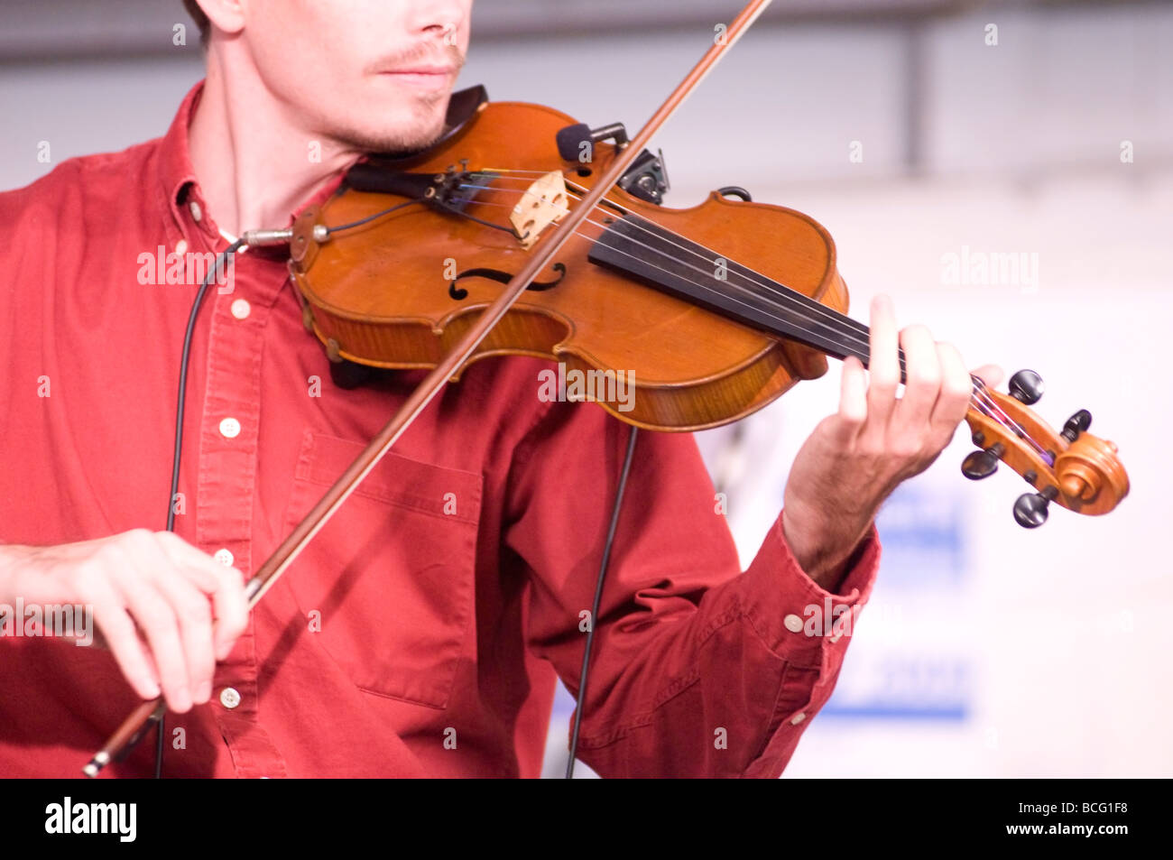 Violinist player hi-res stock photography and images - Alamy