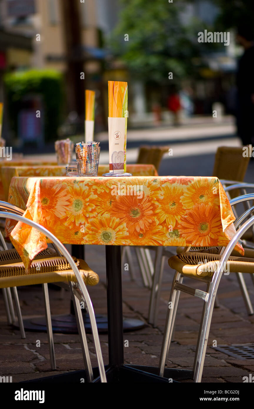 Empty restaurant hires stock photography and images Alamy