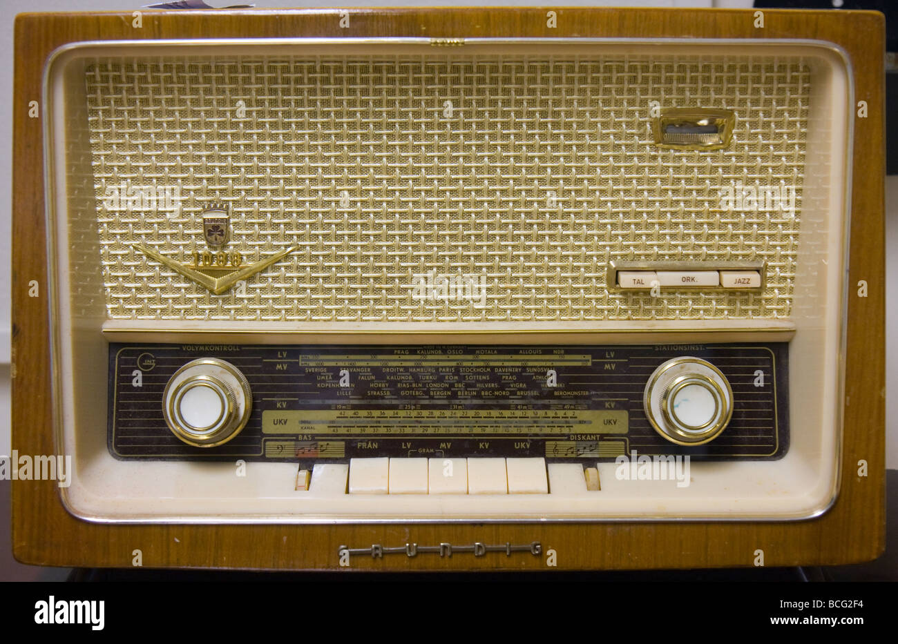 Old Grundig 1088 radio. Sort wave, middle wave, short wave and ultra short wave bands. Showing city names in Swedish. Stock Photo