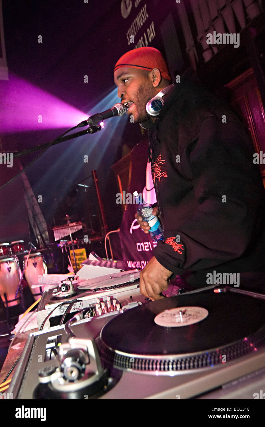 T3 slum village hip hop dj adult hi-res stock photography and images - Alamy