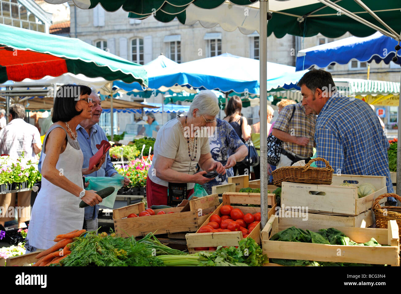 Busy market stalls on sunny day in Niort market, France Stock Photo