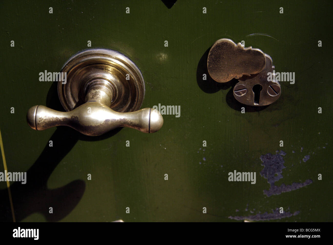 Handle on an old safe, with keyhole Stock Photo Alamy