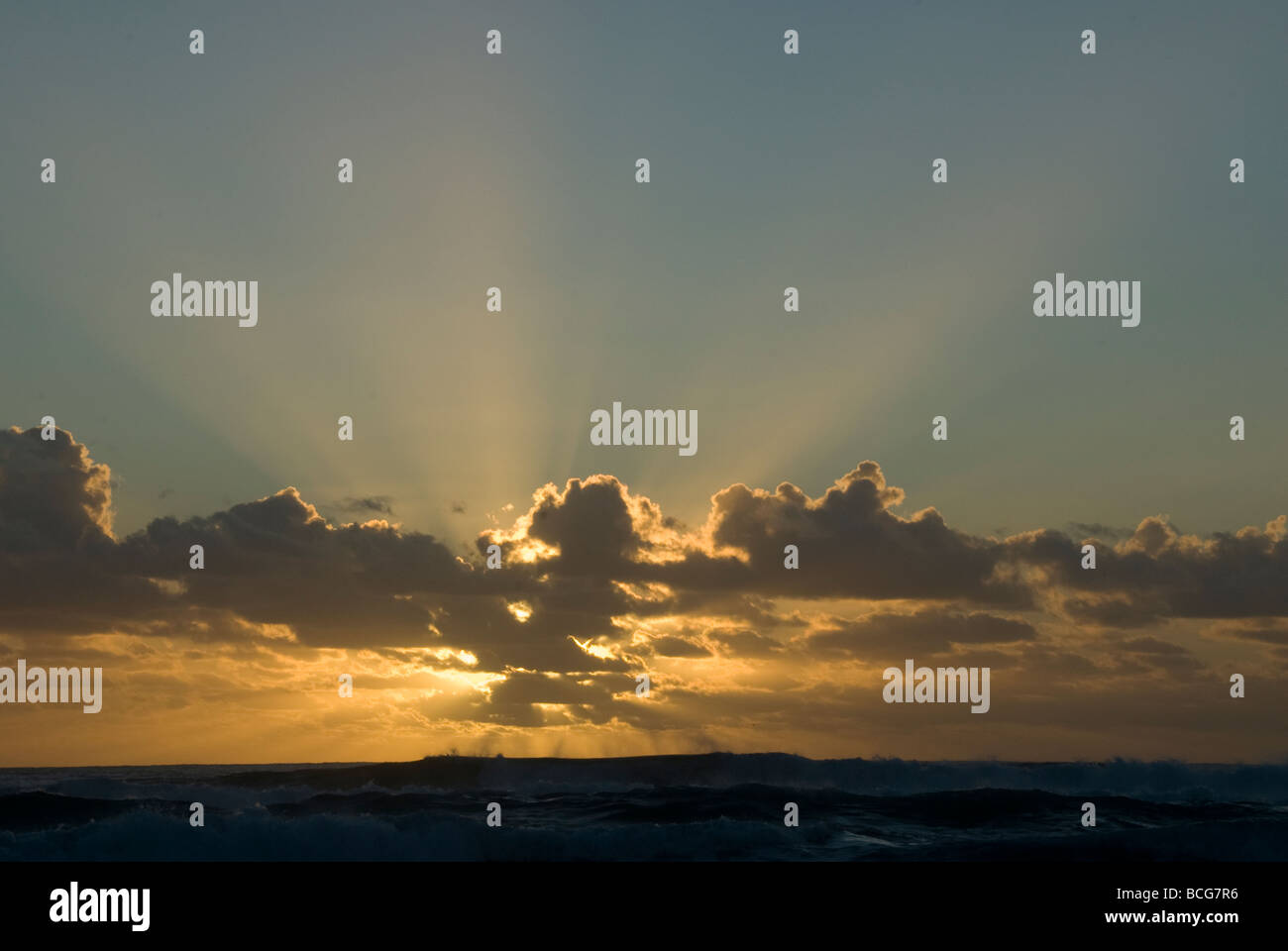 Sunrise over the ocean hi-res stock photography and images - Alamy