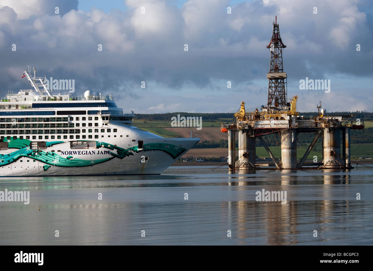 Big Ship In Port Norwegian Jade Cruise Liner And Oil Semi Submersible Rig Platform At Invergordon Cromarty Firth Scotland Uk Stock Photo Alamy