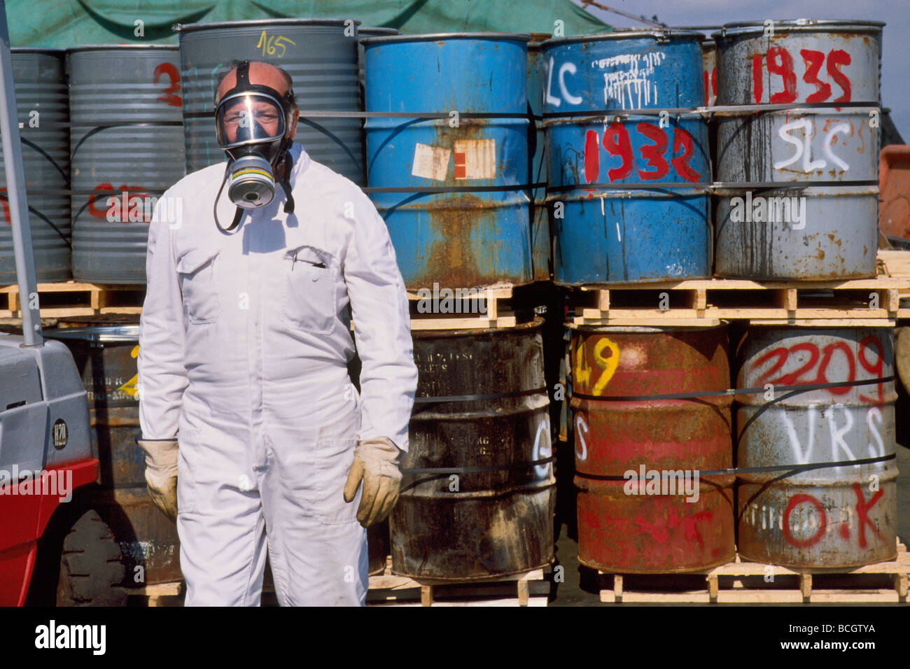 Genoa, Italy; unload of toxic refusals cans found on the motor-ship Zanoobia  that transported them clandestinely Stock Photo