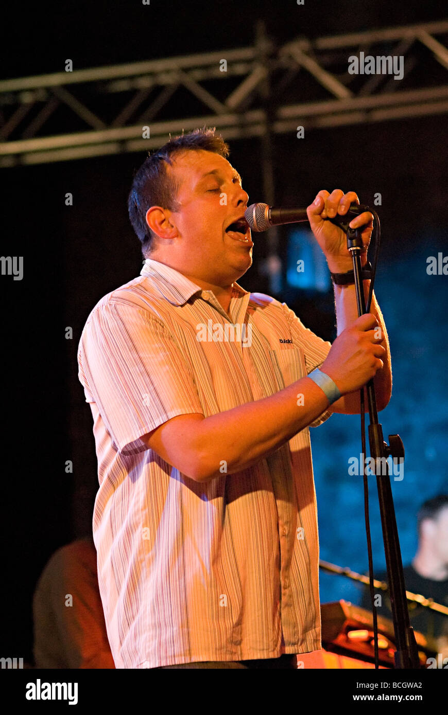 tthe inspiral carpets alternative rock band from manchester playing