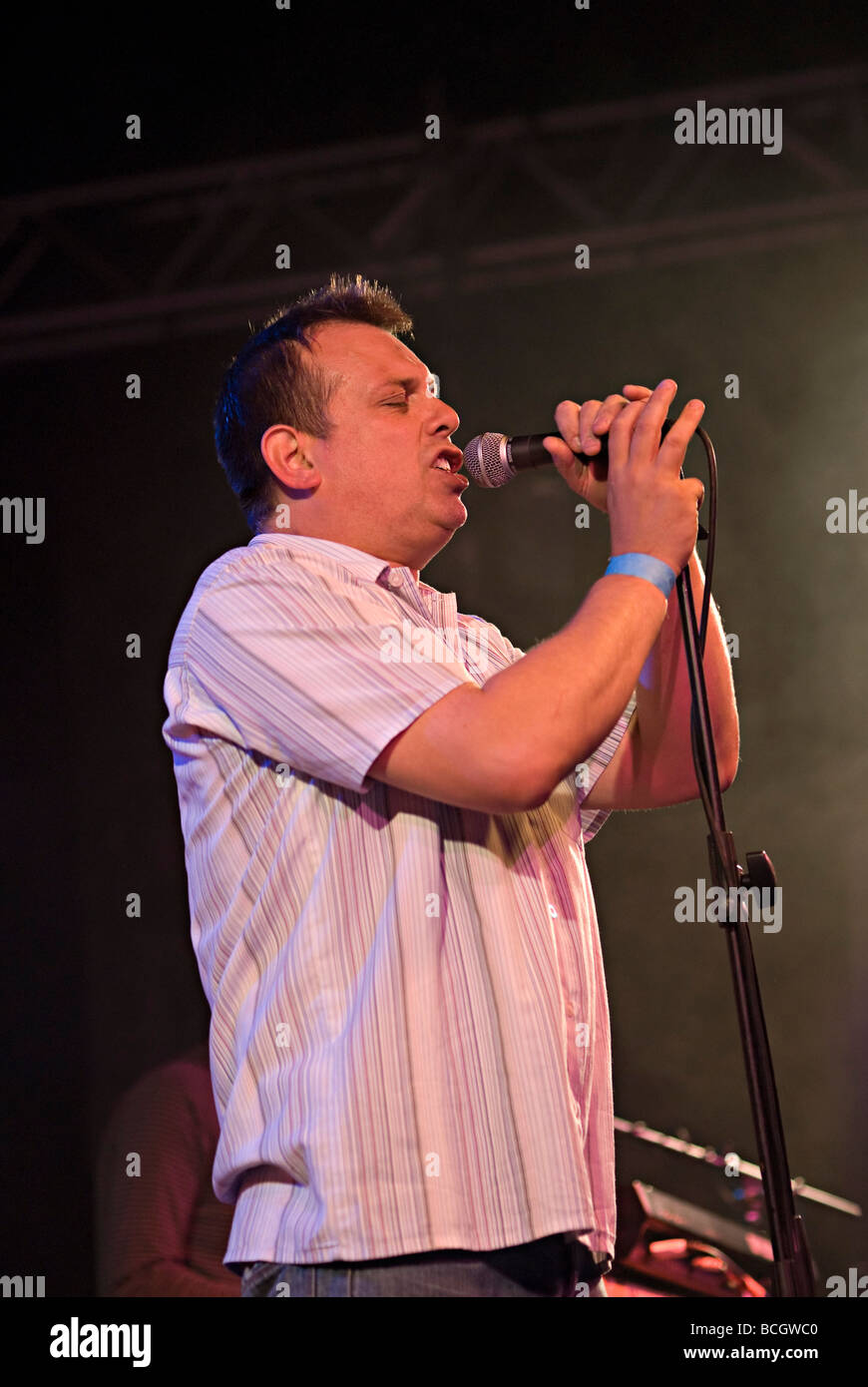 tthe inspiral carpets alternative rock band from manchester playing