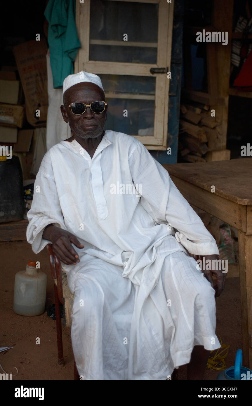 Muslim man in white robes hires stock photography and images Alamy