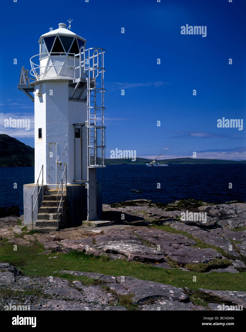 Rubha Cadail lighthouse and coastguard cutter on Loch Broom, Rhue, near Ullapool, Sutherland, Scotland Stock Photo