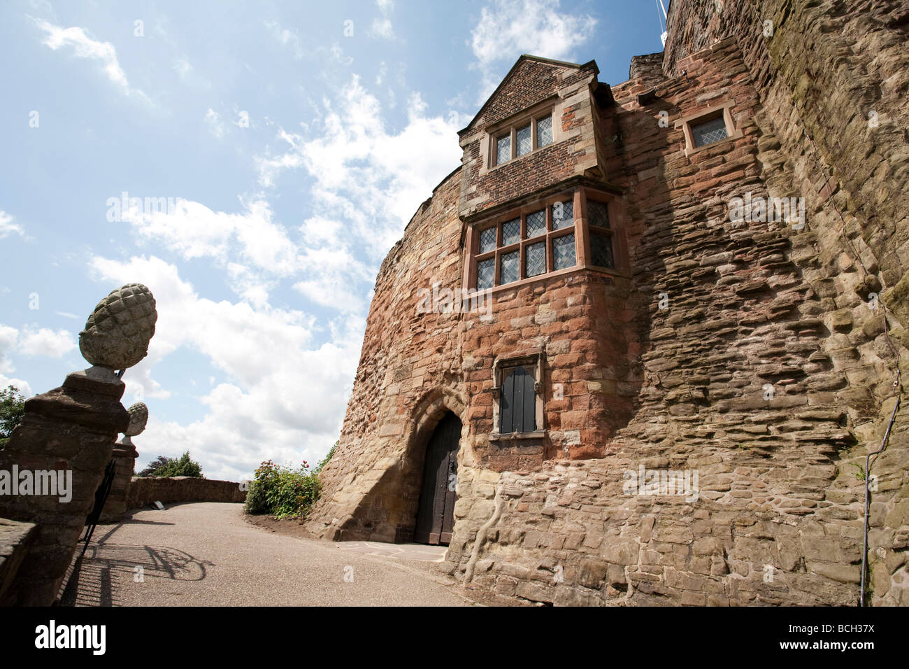 entrance to old English castle at Tamworth Stock Photo - Alamy