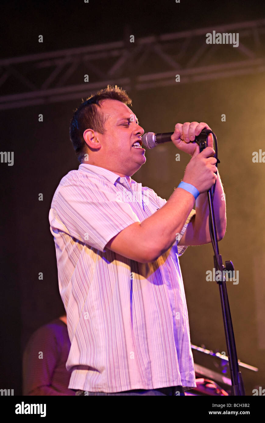 tthe inspiral carpets alternative rock band from manchester playing