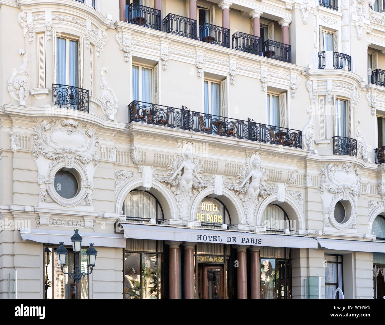 Hotel de Paris - Le Louis XV opposite of Grand Casino Monte Carlo  Principality of Monaco Luxury cars Bentlee Mercedes Ferrari Stock Photo -  Alamy