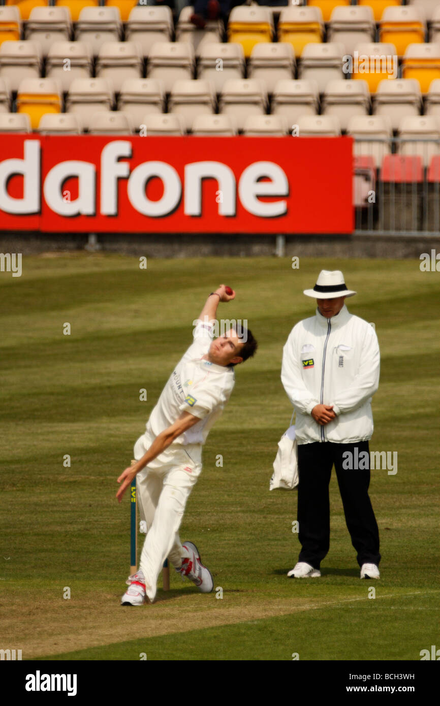 Fast Bowler James Harris bowling for Glamorgan in the County Championship Stock Photo