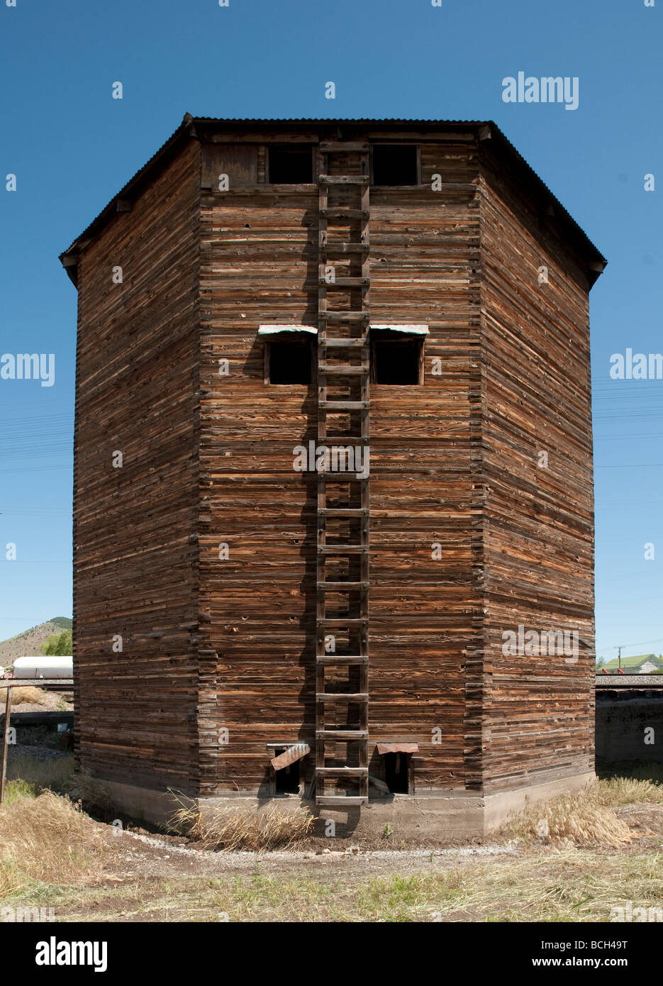 Old grain silo hires stock photography and images Alamy