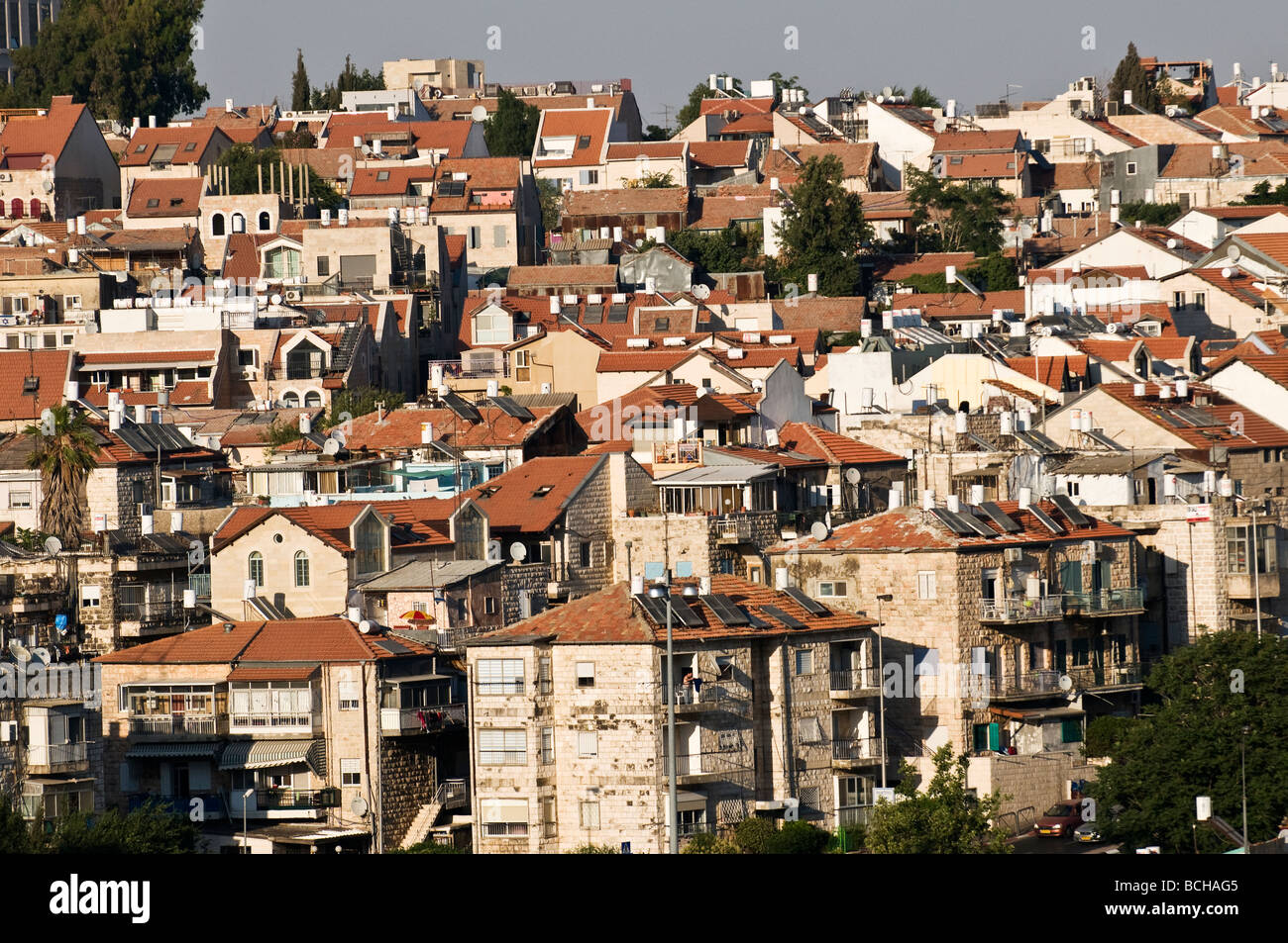 House on house - the cramped living conditions in the Nahlaot quarter of Jerusalem, Israel Stock Photo