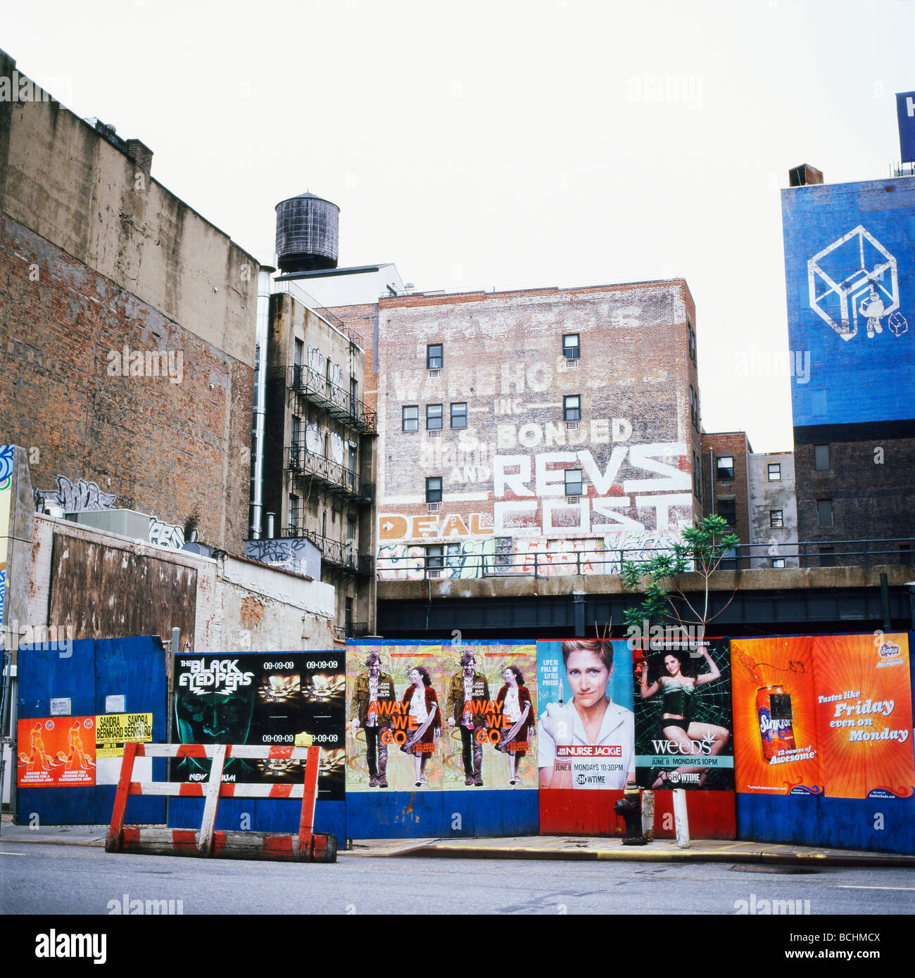 An undeveloped extension of the High Line Park passing through a boarded up warehouse area 10th Avenue Manhattan NY KATHY DEWITT Stock Photo