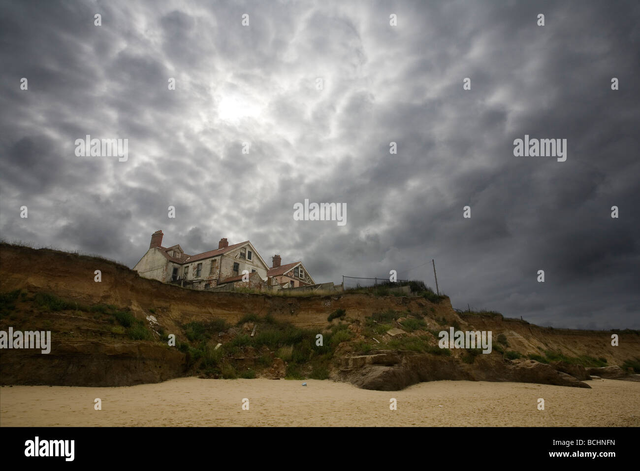 Cliff erosion edge house dramatic hi-res stock photography and images ...