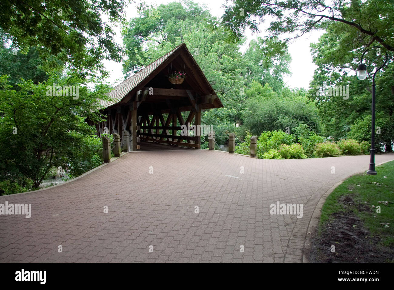 Covered Bridge in Naperville over DuPage river Stock Photo Alamy