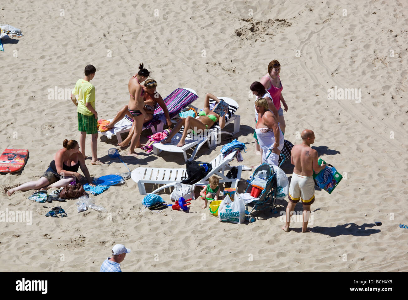 Beach sunbathing family hi-res stock photography and images - Alamy