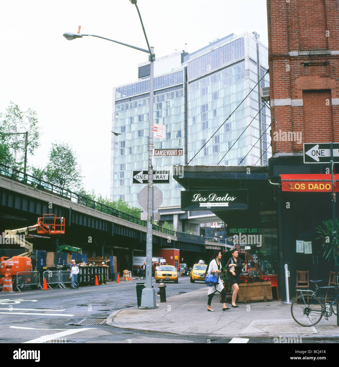 The High Line Park and Standard Hotel view from Gansevoort Street in the meatpacking district Chelsea New York NYC USA US   KATHY DEWITT Stock Photo