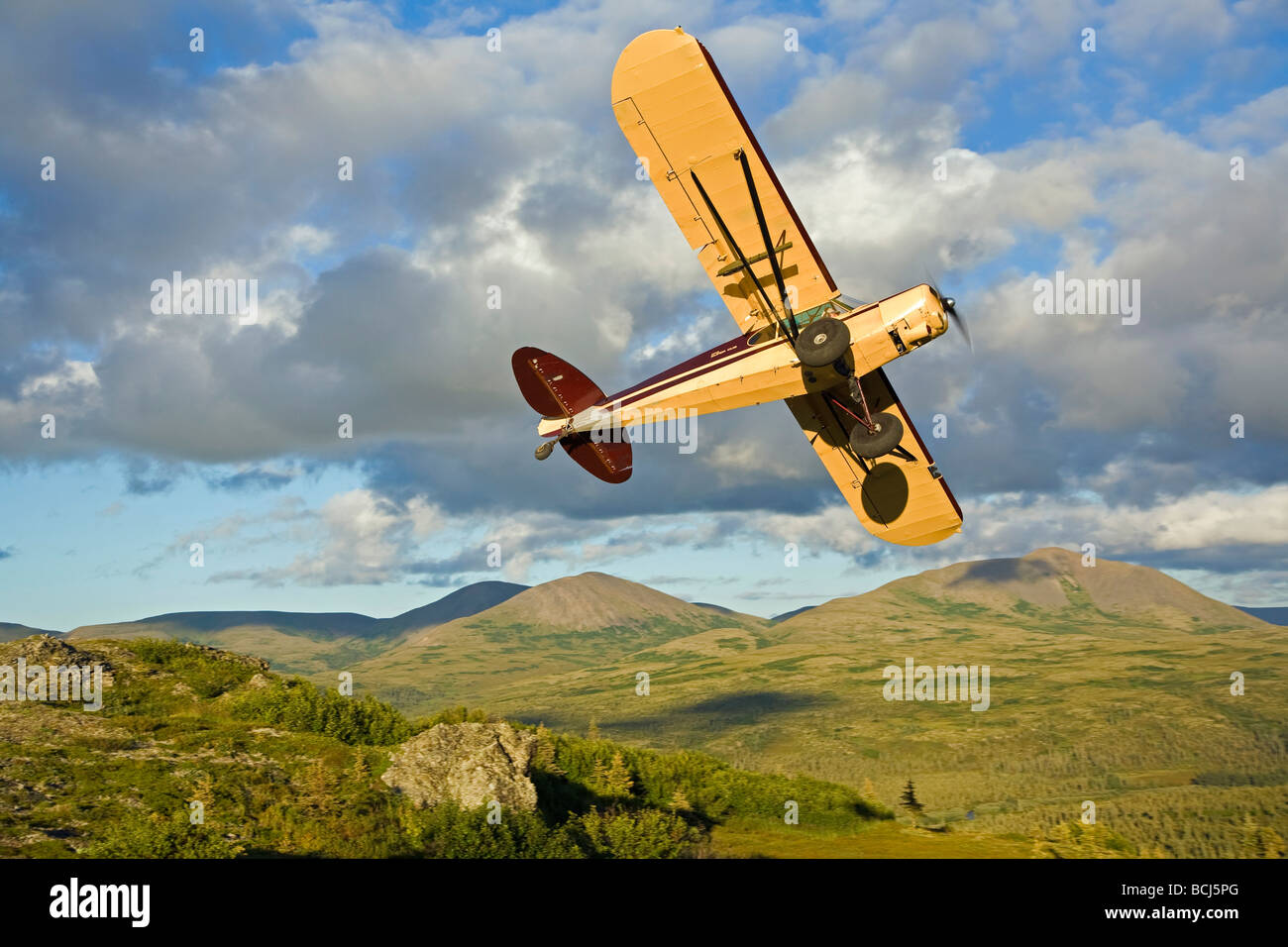 Super Cub takes off at Marabou Landing on the upper Mulchatna River, Alaska Stock Photo