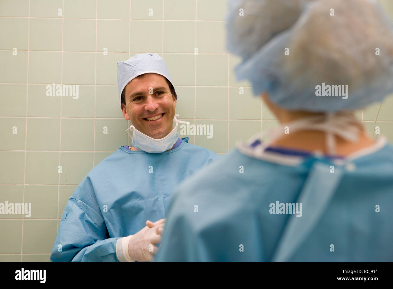 Surgical Scrubs Stock Photos & Surgical Scrubs Stock Images - Alamy