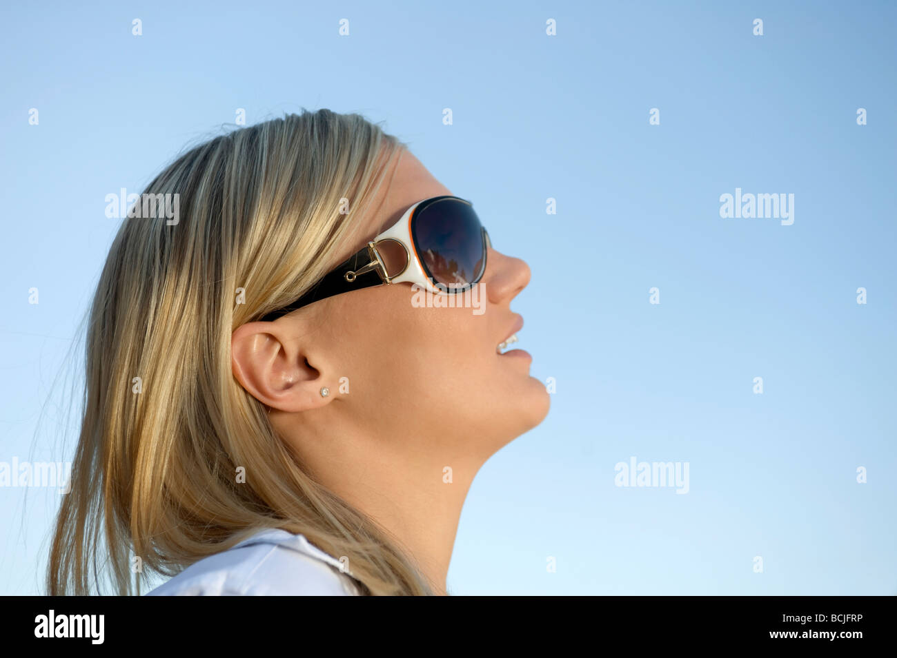 Female adult wearing sunglasses hi-res stock photography and images - Alamy