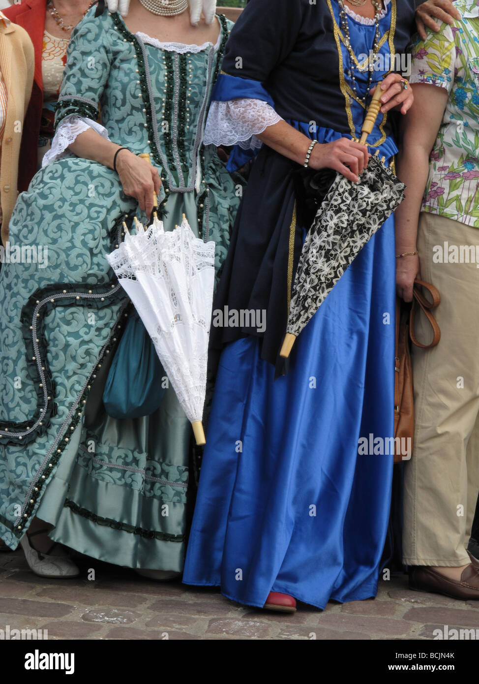 Medieval costume ladies Stock Photo - Alamy