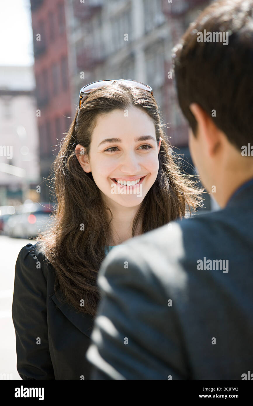 Женщины для встреч. Девушка знакомится. Девушка заигрывает. Мужчина знакомится с девушкой. Парень знакомится с девушкой на улице.