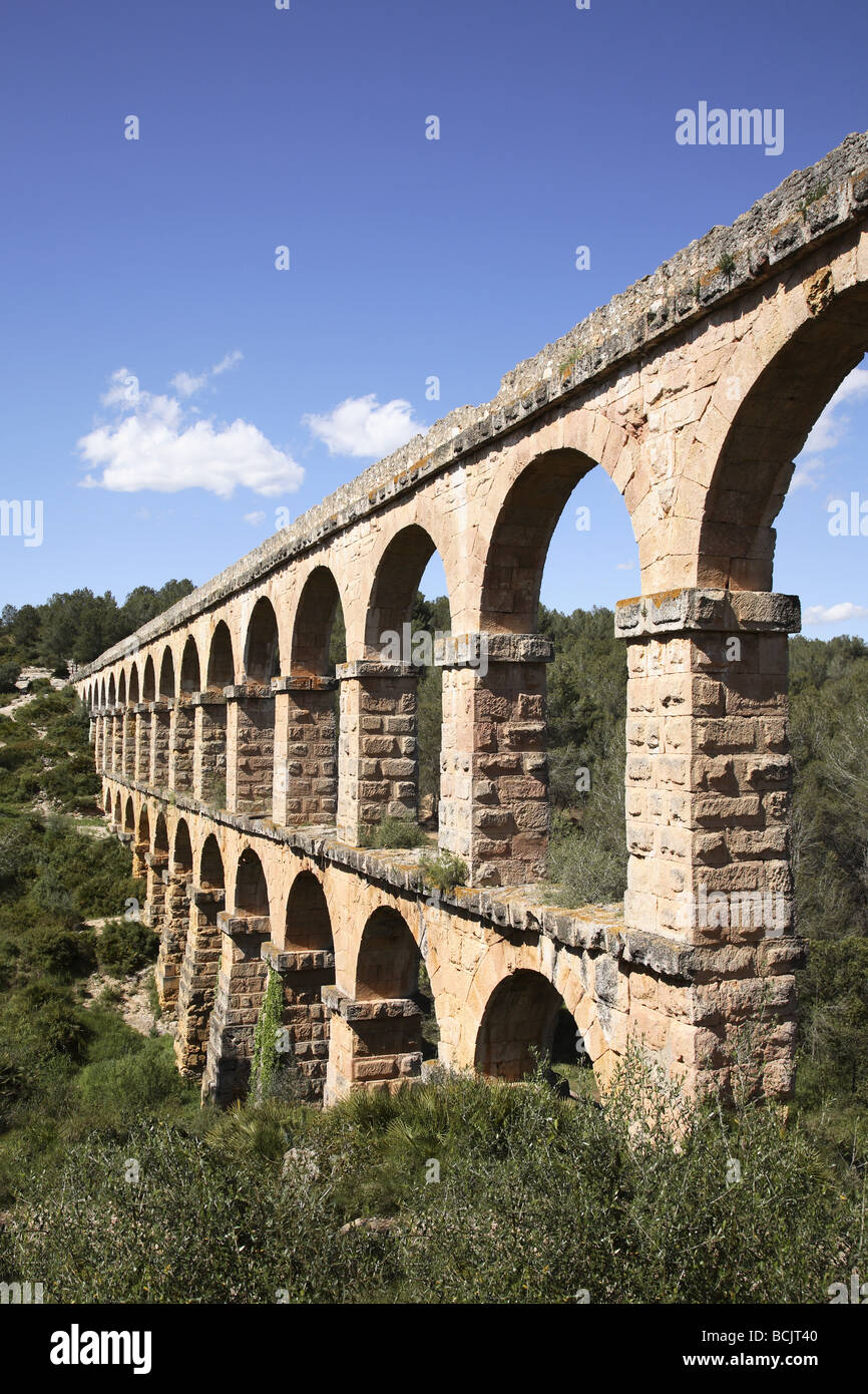 Roman aqueduct tarragona Stock Photo Alamy