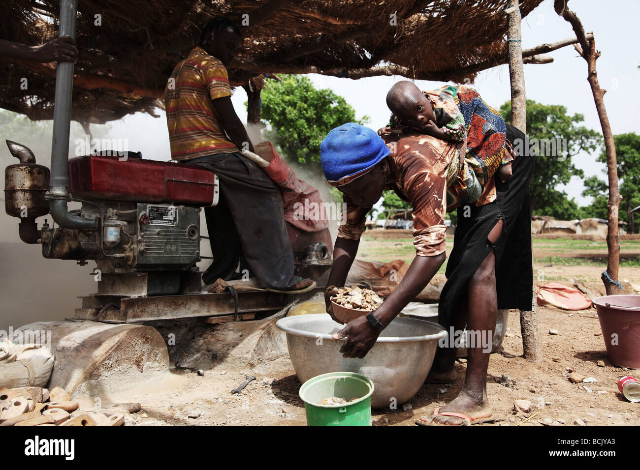 Gold digging in africa hi-res stock photography and images - Alamy