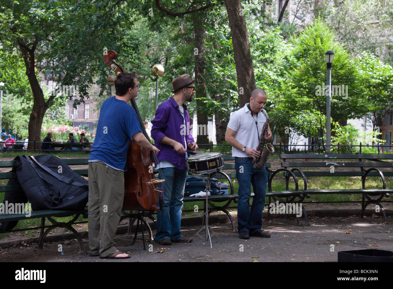Musicians at lunch time, Washington Square Park, New York City, USA Stock Photo