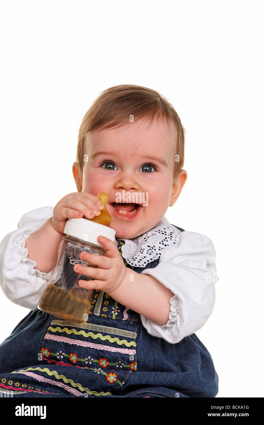 Baby trinkt mit Flasche Stock Photo Alamy