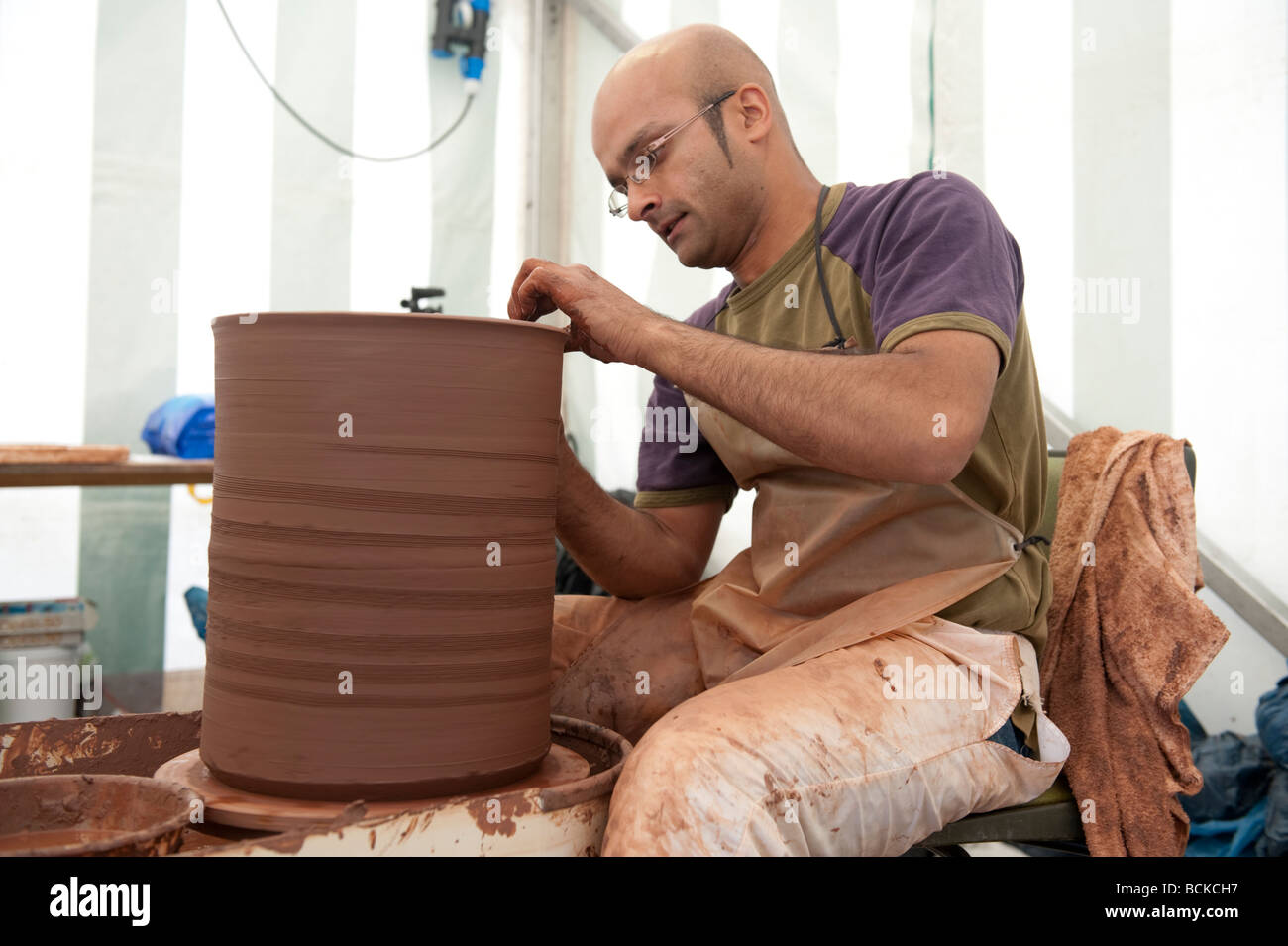 SERGE SANGHERA potter throwing a clay pot on a wheel at the International Ceramics Festival 2009 Aberystwyth Wales UK Stock Photo