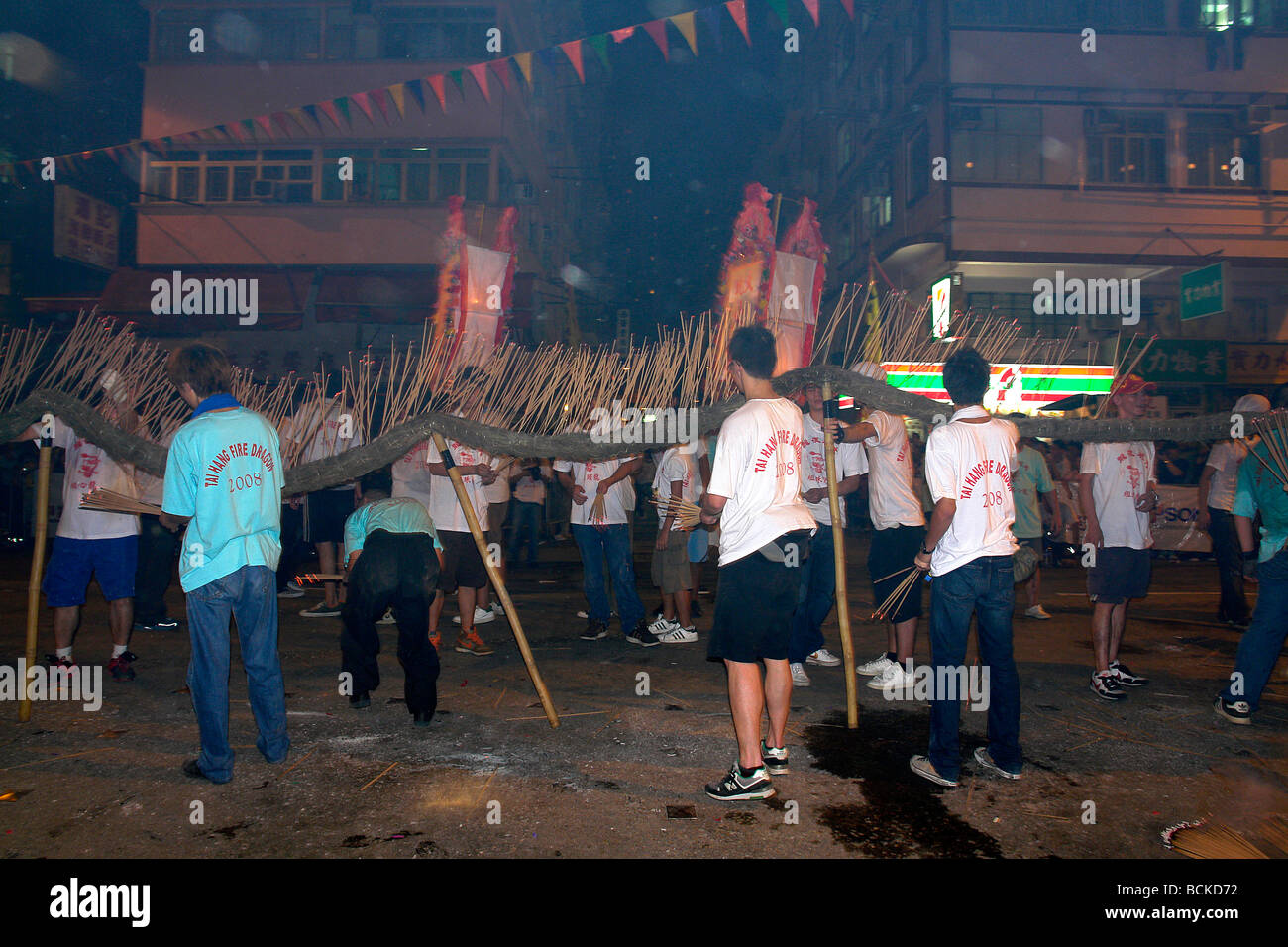 Fire dragon dance team hi-res stock photography and images - Alamy