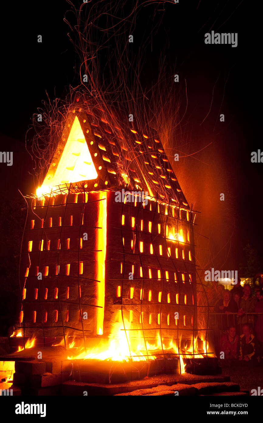 NINA HOLE s ceramic fire sculpture in the shape of a building unveiled