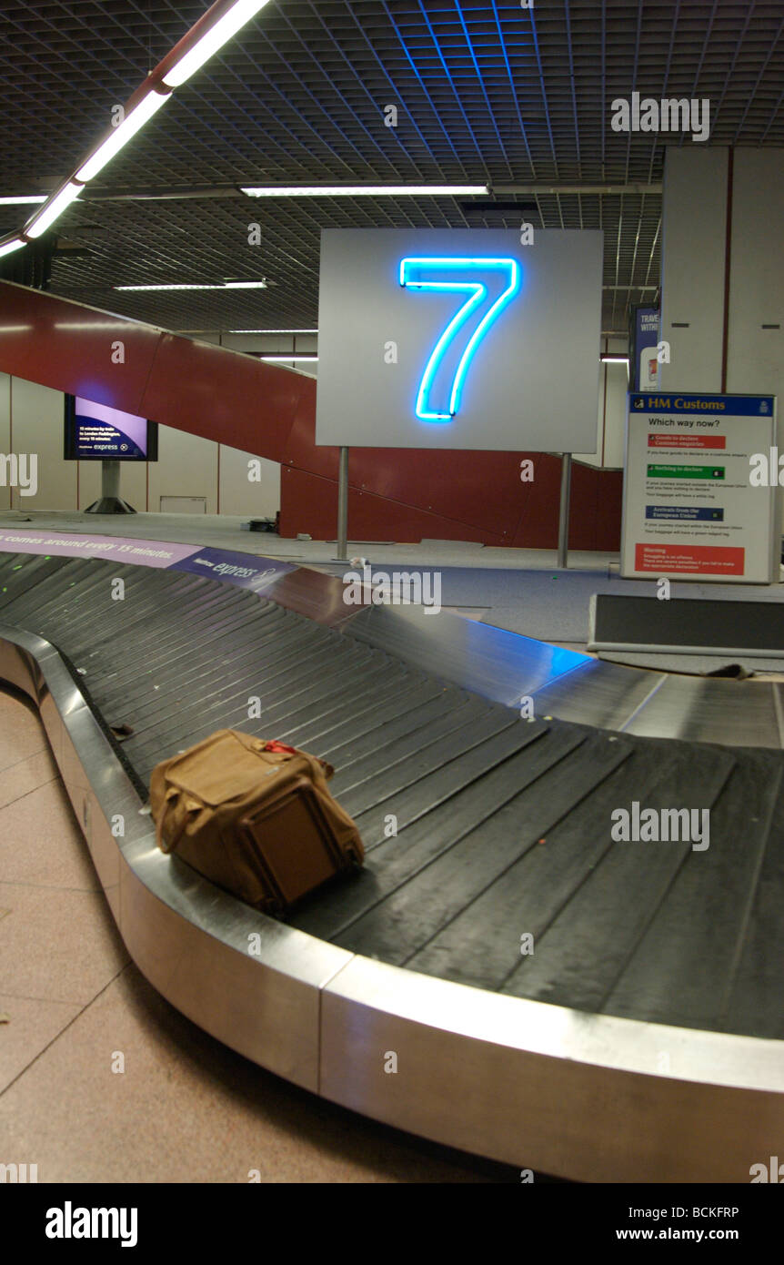 Baggage Reclaim Carousel High Resolution Stock Photography and Images