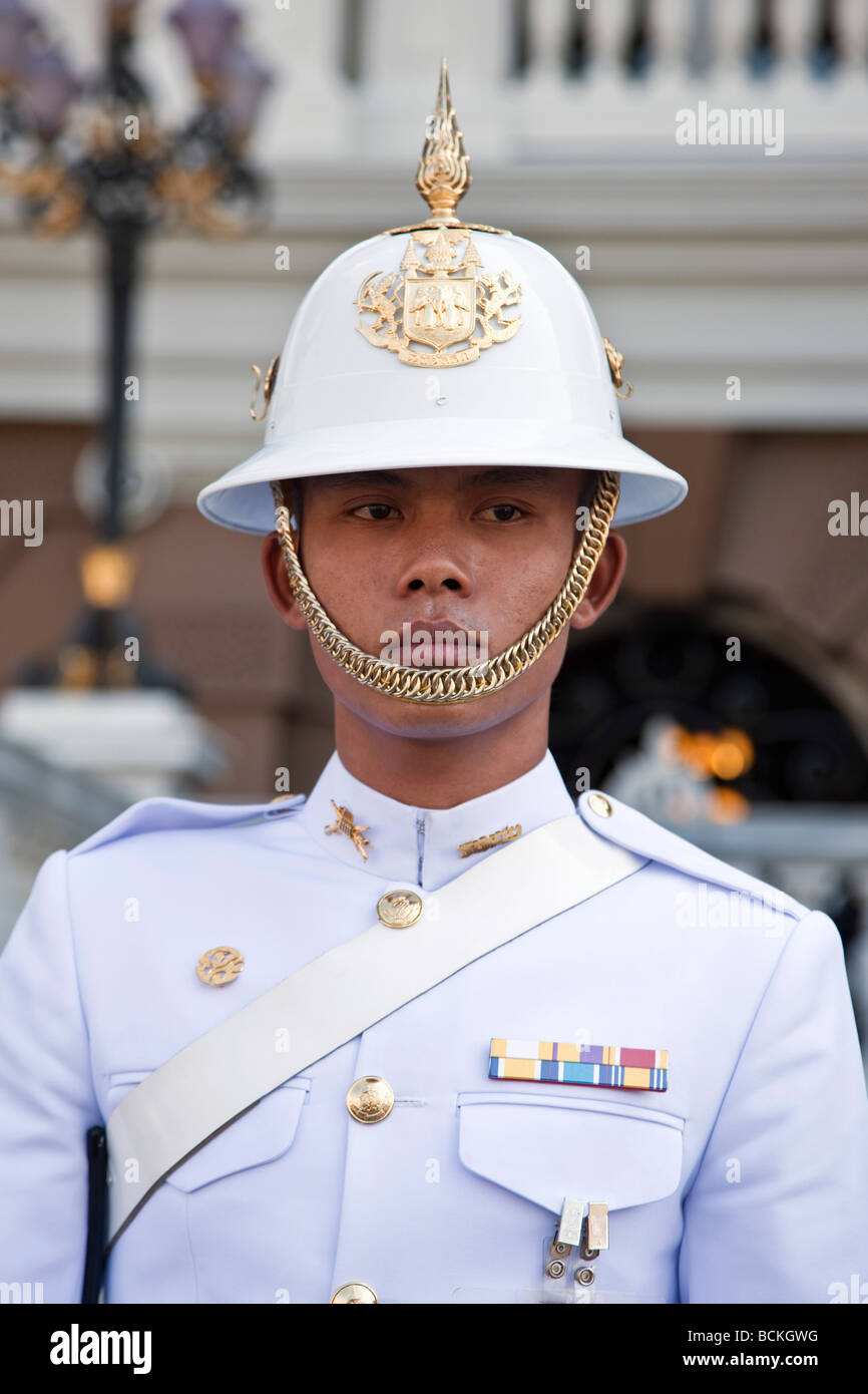 Thailand, Bangkok. A Royal guard outside the Chakri Mahaprasad Hall in the King of Thailand  s Royal Grand Palace. Stock Photo