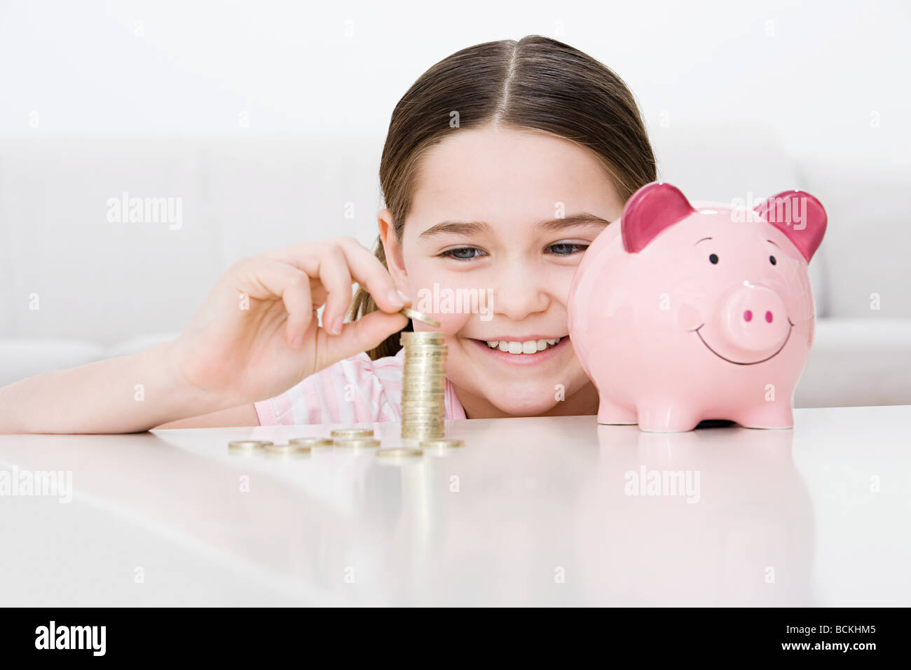 Young girl with piggy bank Stock Photo - Alamy