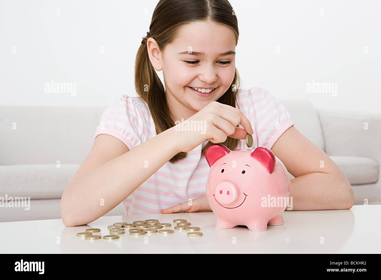 Young girl with piggy bank Stock Photo - Alamy