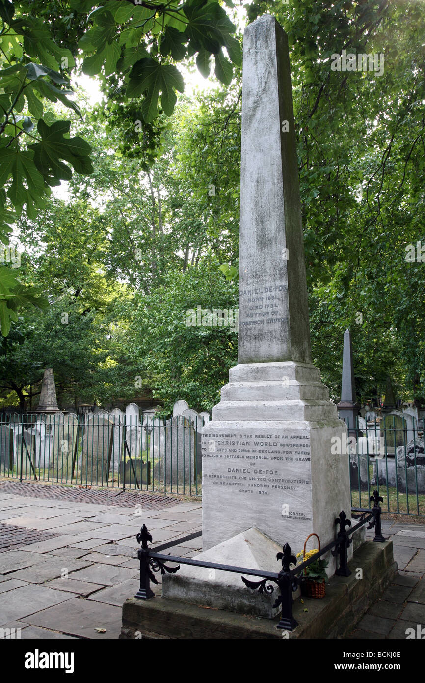 Tomb of Daniel Defoe, Bunhill Fields, London Stock Photo - Alamy