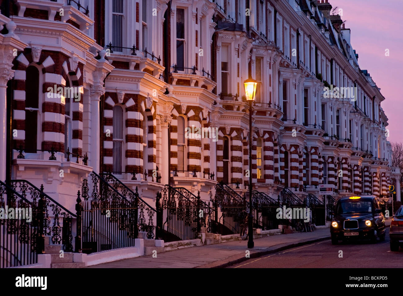 Edwardian terrace 1903 by architect Frank Chesterton Hornton Street Kensignton London Stock Photo