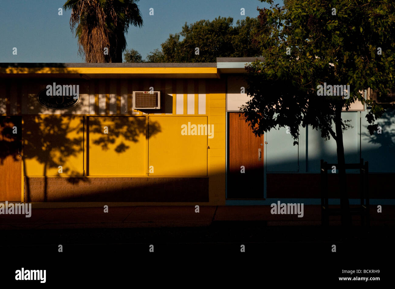 Shut shops in Lightning Ridge, NSW, Australia Stock Photo