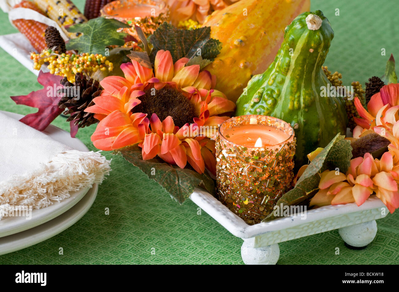 Centerpiece candle hi-res stock photography and images - Alamy
