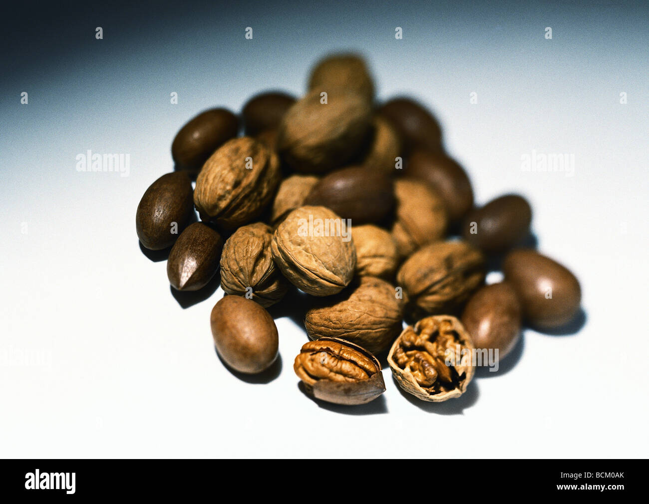 Pile of walnuts and pecans Stock Photo Alamy