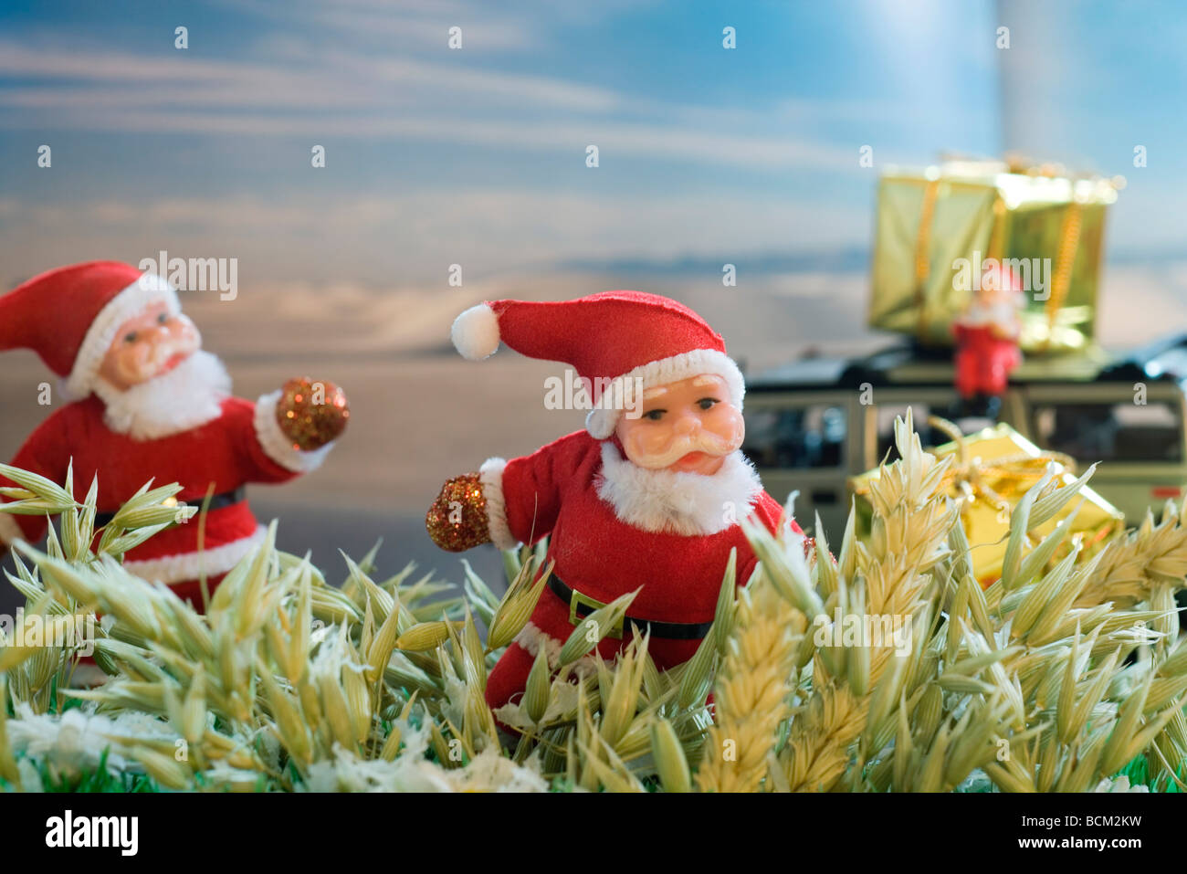 Delivering gifts hi-res stock photography and images - Alamy