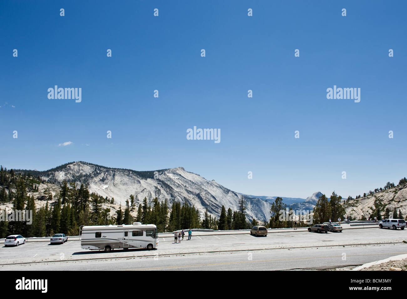 Parking lot and viewing area at Olmsted point, Yosemite national park, California Stock Photo