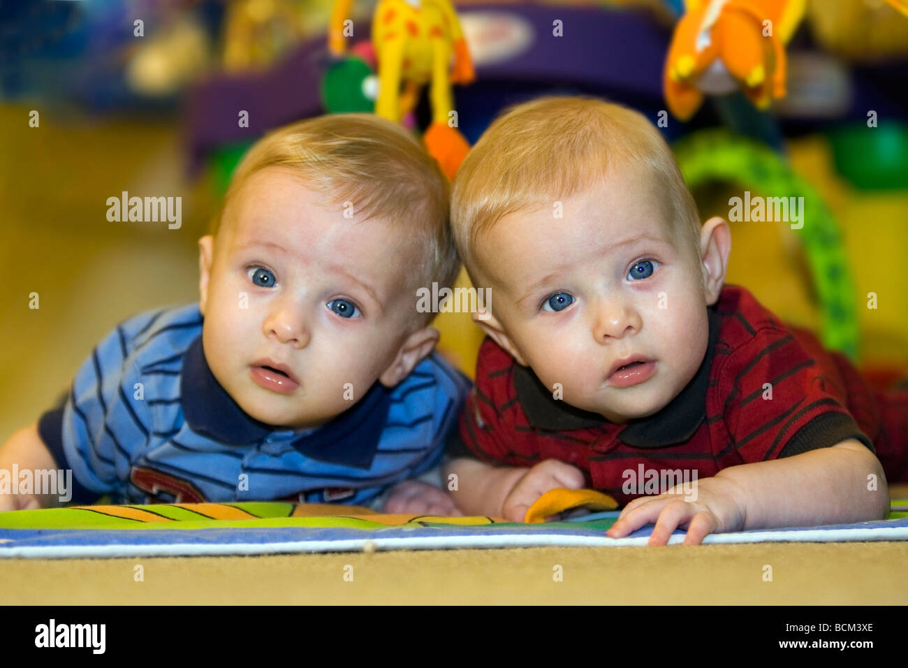 Blond twin boys hi-res stock photography and images - Alamy