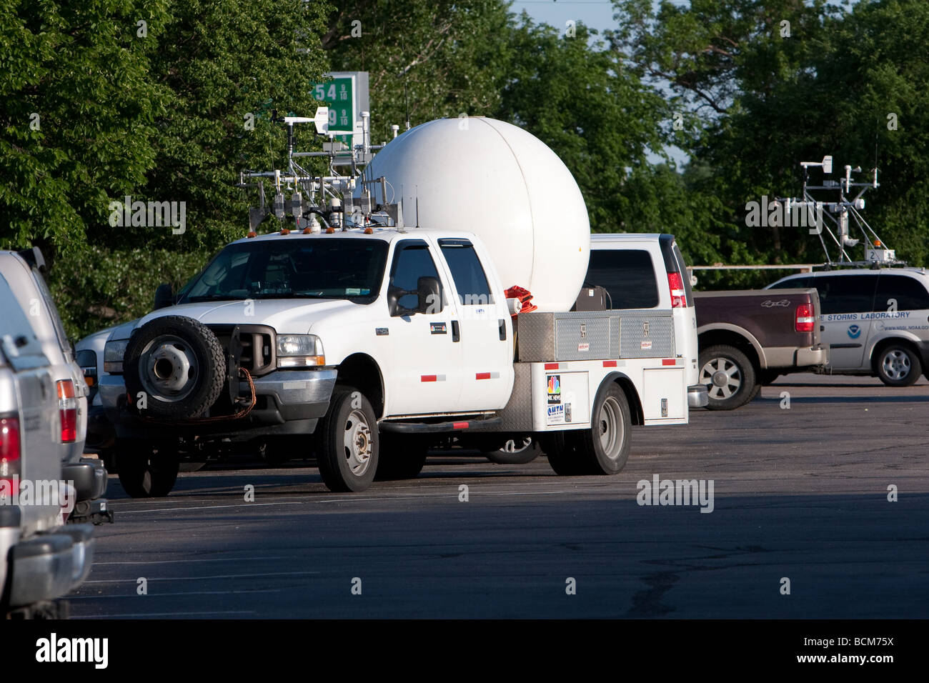 A mobile satellite uplink truck pulls out of a parking lot in Grand Island Nebraska May 30 2009.  Vortex 2. Stock Photo